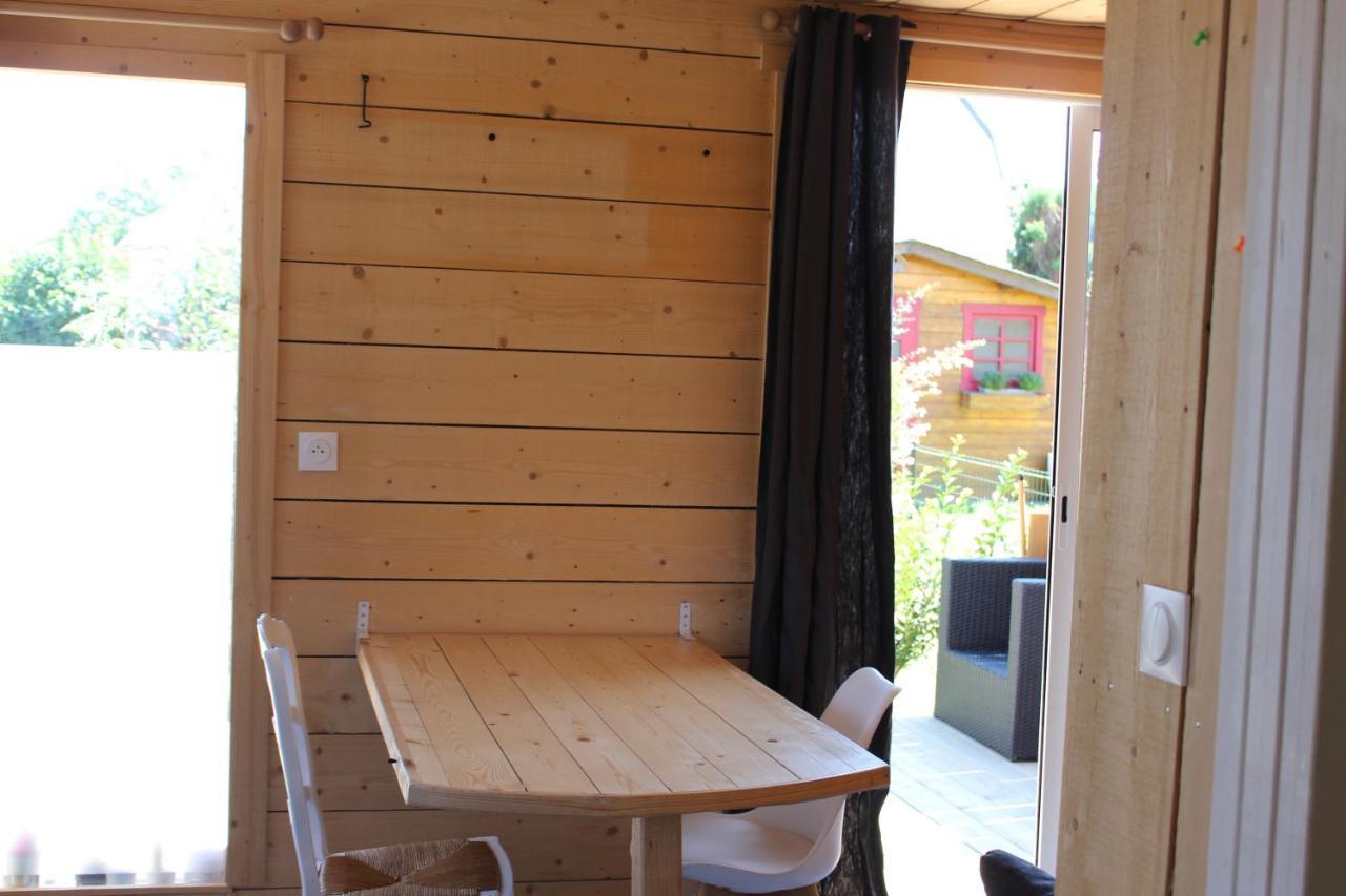 Tiny House Dans Jardin Arbore เปโรส กีเรค ภายนอก รูปภาพ