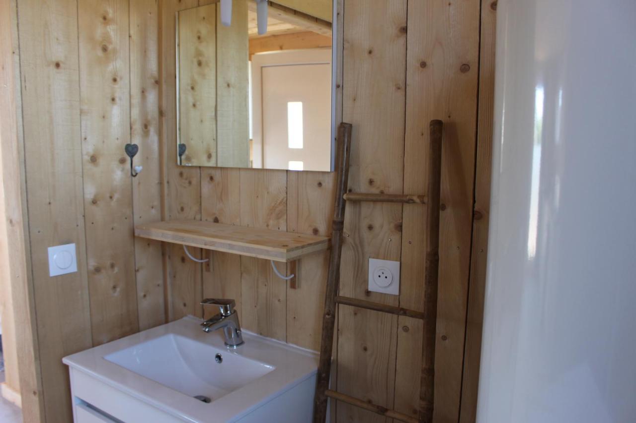 Tiny House Dans Jardin Arbore เปโรส กีเรค ภายนอก รูปภาพ