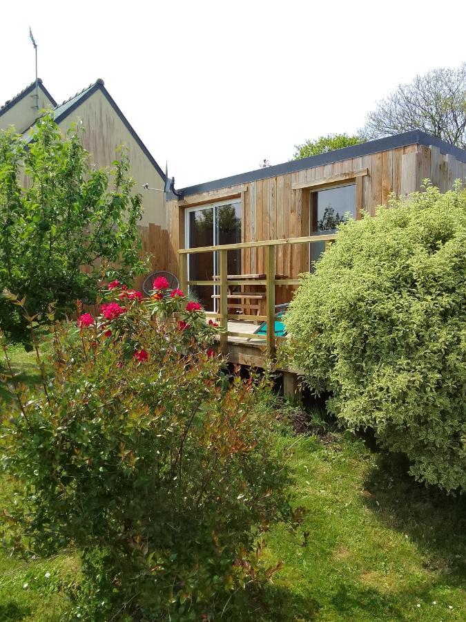 Tiny House Dans Jardin Arbore เปโรส กีเรค ภายนอก รูปภาพ